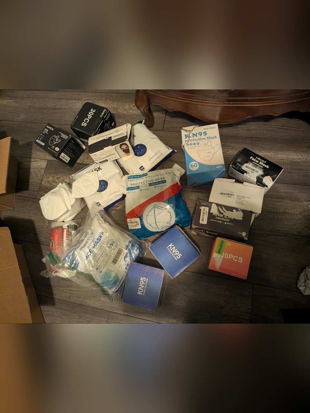 Bundle Of 934 Disposable Masks - Picture 2 of 16